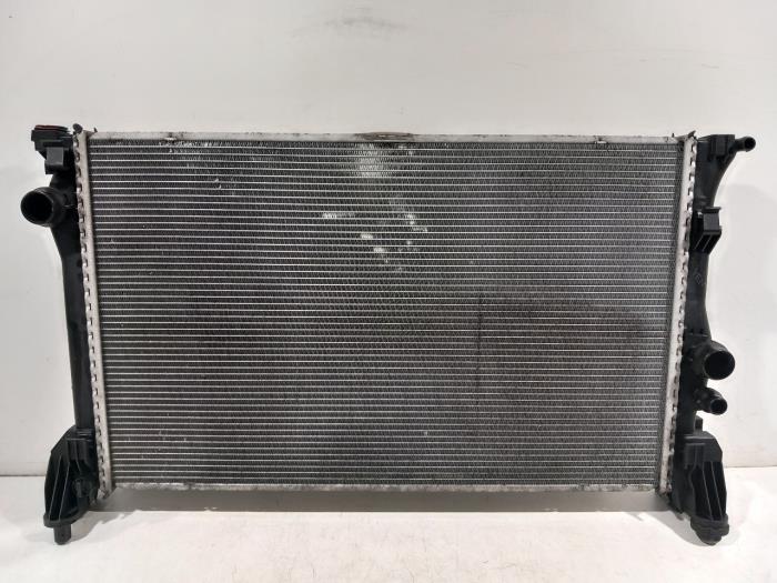 Usagé Radiateur Mercedes Vito Prix € 75,00 Règlement à la marge proposé par Van der Ven Autorecycling B.V.