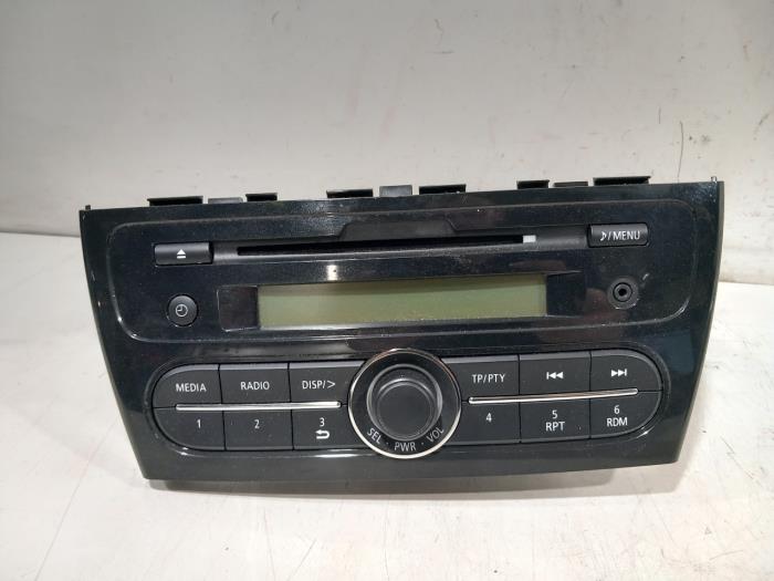 Używane Radio Mitsubishi Space Star Cena € 50,00 Procedura marży oferowane przez Van der Ven Autorecycling B.V.