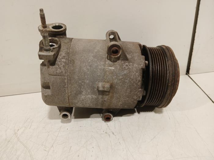 Usagé Pompe clim Ford Transit Prix € 124,99 Règlement à la marge proposé par Van der Ven Autorecycling B.V.