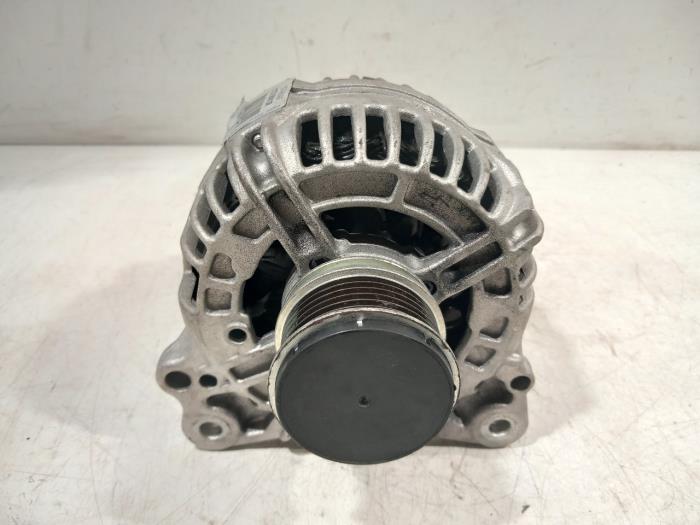 Used Dynamo Volkswagen Passat Price € 75,00 Margin scheme offered by Van der Ven Autorecycling B.V.