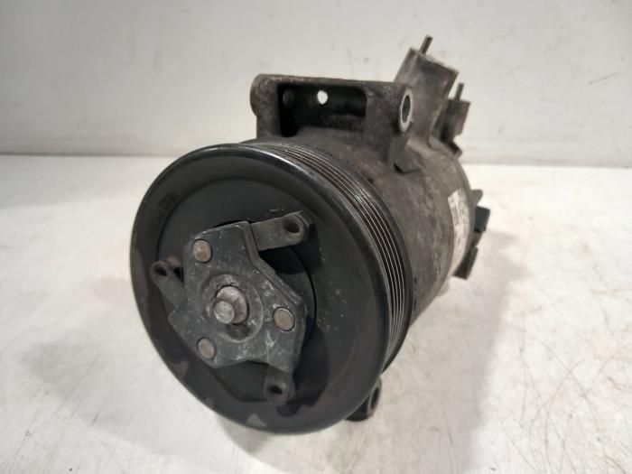 Usagé Pompe clim Volkswagen Passat Prix € 25,00 Règlement à la marge proposé par Van der Ven Autorecycling B.V.