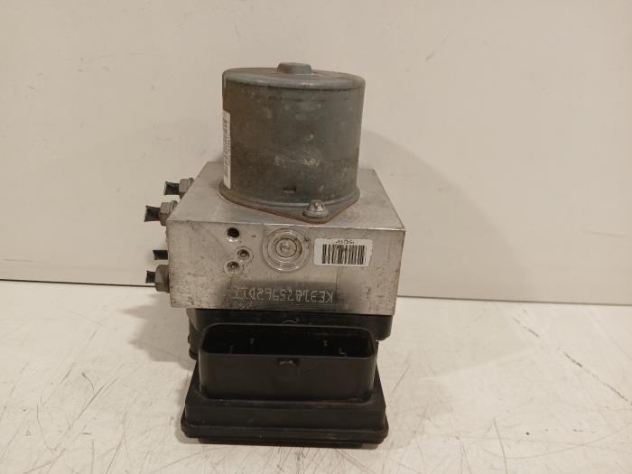 Used ABS pump Volkswagen Passat Price € 65,00 Margin scheme offered by Van der Ven Autorecycling B.V.