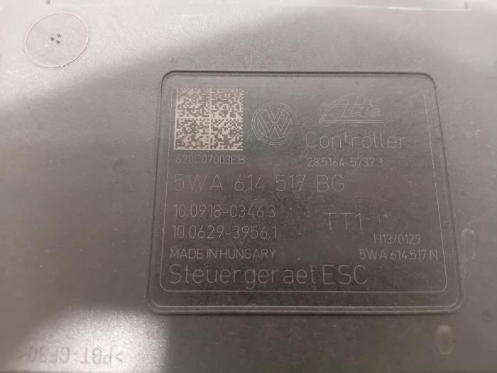 ABS Pumpe van een Volkswagen Golf 2021