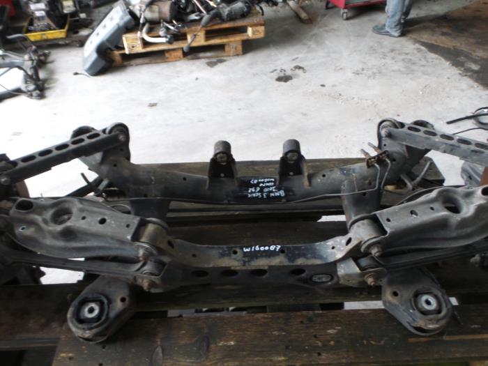 Swing arm from a BMW 3 serie (E92) 325d 24V 2010