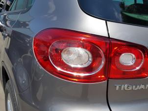 Gebrauchte Rücklicht links Volkswagen Tiguan (5N1/2) 2.0 TDI 16V 4Motion Preis € 44,99 Margenregelung angeboten von Autodemontage Aandijk