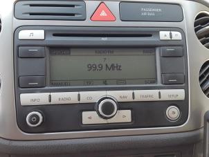 Used Radio CD player Volkswagen Tiguan (5N1/2) 2.0 TDI 16V 4Motion Price € 49,99 Margin scheme offered by Autodemontage Aandijk