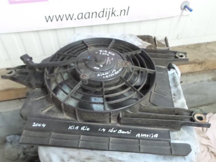 Boîtier ventilateur d'un Kia Rio II (DE) 1.4 16V 2005