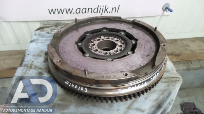 Dual mass flywheel