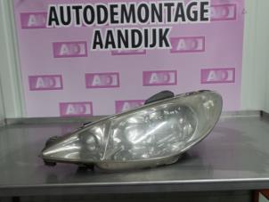 Gebrauchte Scheinwerfer links Peugeot 206 Preis € 34,99 Margenregelung angeboten von Autodemontage Aandijk