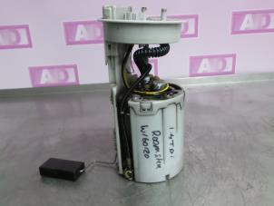 Używane Pompa zasilajaca paliwa Skoda Roomster (5J) 1.4 TDI 70 Cena na żądanie oferowane przez Autodemontage Aandijk