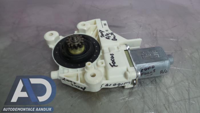 Usados Motor de ventanilla de puerta Ford Focus 2 1.6 TDCi 16V 110 Precio € 19,99 Norma de margen ofrecido por Autodemontage Aandijk