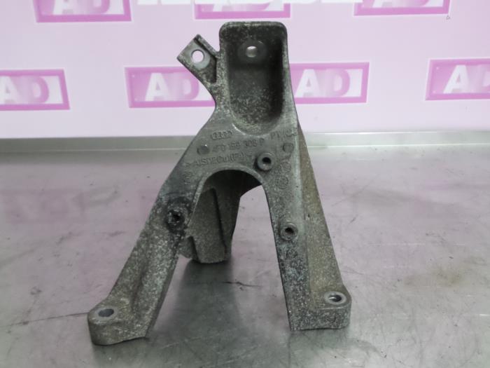Engine mount from a Audi A6 (C6) 2.0 TDI 16V 2008