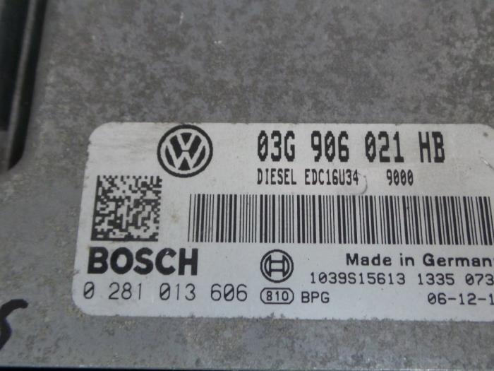 Ordinateur gestion moteur d'un Volkswagen Golf V Variant (1K5) 1.9 TDI 2008