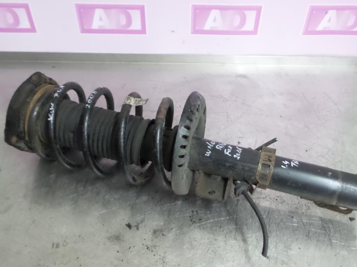 Front shock absorber rod, right from a Volkswagen Fox (5Z) 1.4 TDI 2006