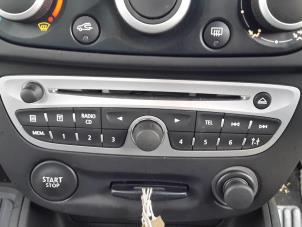 Usagé Radio/Lecteur CD Renault Megane III Berline (BZ) 1.6 16V Prix € 79,99 Règlement à la marge proposé par Autodemontage Aandijk