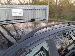 Używane Zestaw relingów dachowych Mercedes C Combi (S203) 2.2 C-200 CDI 16V Cena € 75,00 Procedura marży oferowane przez Autodemontage Aandijk