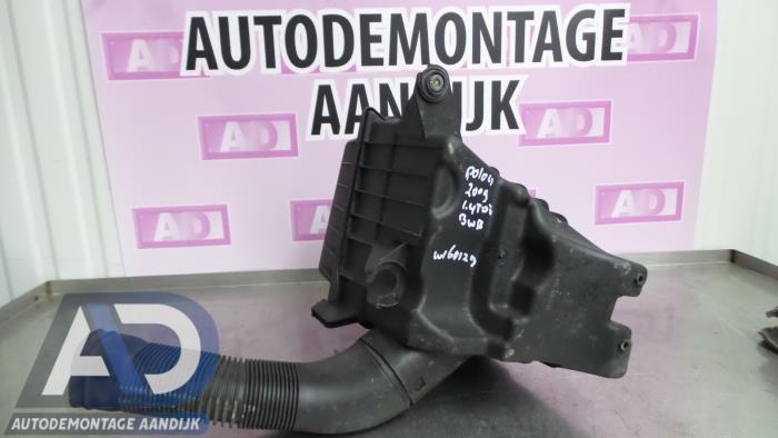 Begagnade Luftfilterhus Volkswagen Polo IV (9N1/2/3) 1.4 TDI 70 Pris € 24,99 Marginaltabell erbjuds av Autodemontage Aandijk