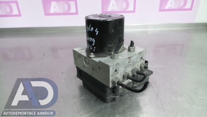 Usagé Bloc ABS Volkswagen Polo IV (9N1/2/3) 1.4 TDI 70 Prix € 49,99 Règlement à la marge proposé par Autodemontage Aandijk