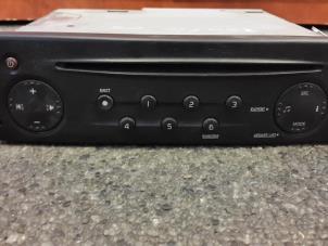 Used Radio CD player Renault Trafic New (FL) 1.9 dCi 100 16V Price € 59,99 Margin scheme offered by Autodemontage Aandijk