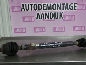 Usados Eje de transmisión derecha delante Volkswagen Polo IV (9N1/2/3) 1.9 TDI 100 Precio de solicitud ofrecido por Autodemontage Aandijk