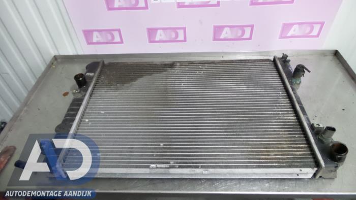 Usagé Radiateur Opel Omega B (25/26/27) 2.0i 16V Prix € 34,99 Règlement à la marge proposé par Autodemontage Aandijk