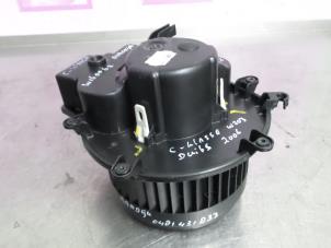 Usados Motor de ventilador de calefactor Mercedes C (W203) 2.5 C-230 V6 24V Precio € 50,00 Norma de margen ofrecido por Autodemontage Aandijk
