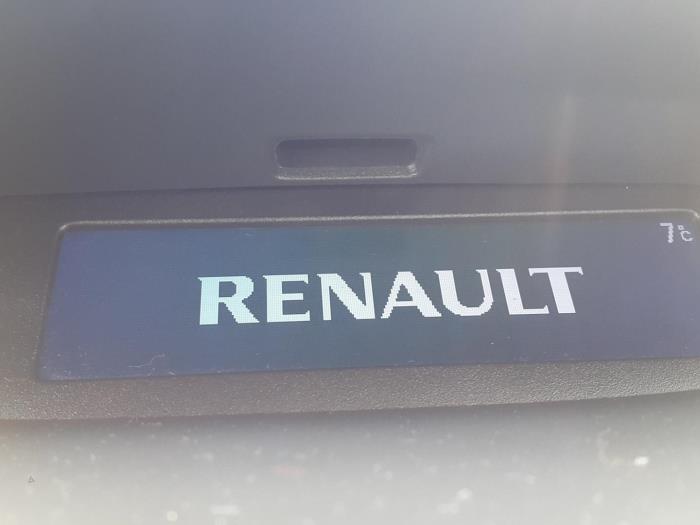 Pantalla interior de un Renault Megane III Berline (BZ) 1.6 16V 2010