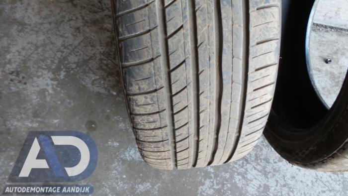 Używane Opona Cena € 29,99 Procedura marży oferowane przez Autodemontage Aandijk
