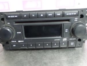 Usagé Radio/Lecteur CD Dodge Caliber 1.8 16V Prix € 74,99 Règlement à la marge proposé par Autodemontage Aandijk