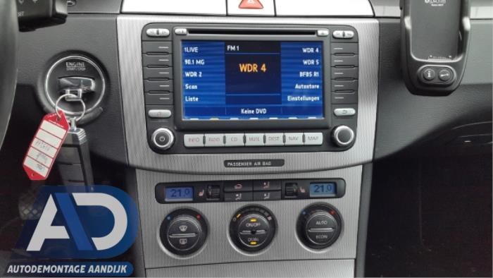 Radio CD Spieler van een Volkswagen Passat (3C2) 2.0 TDI 16V 170 2007