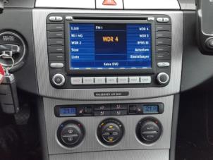 Used Radio CD player Volkswagen Passat (3C2) 2.0 TDI 16V 170 Price € 149,99 Margin scheme offered by Autodemontage Aandijk