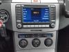Radio CD Spieler van een Volkswagen Passat (3C2) 2.0 TDI 16V 170 2007