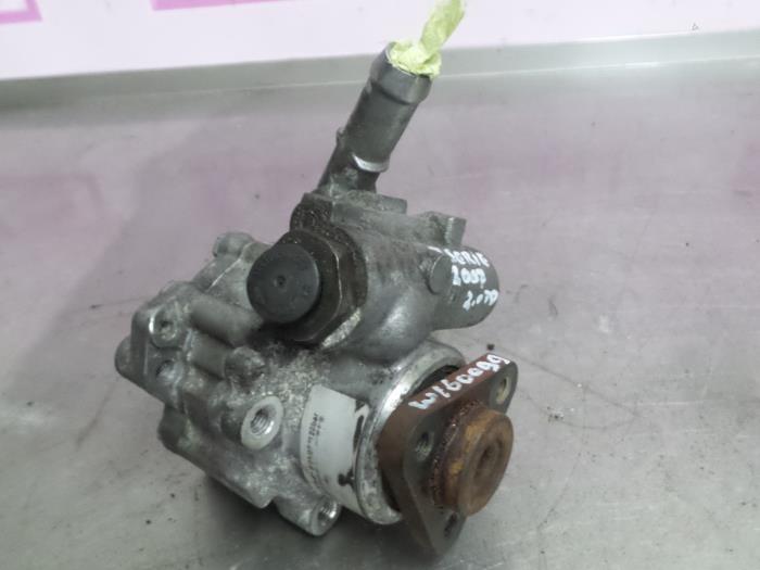 Power steering pump from a BMW 3 serie Touring (E91) 318d 16V 2007