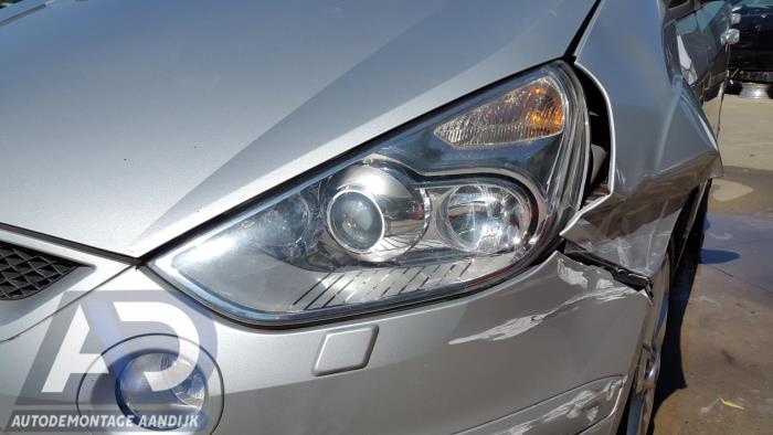 Używane Reflektor lewy Ford S-Max (GBW) 2.0 TDCi 16V 140 Cena € 149,99 Procedura marży oferowane przez Autodemontage Aandijk