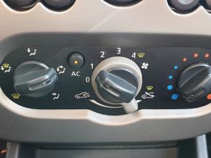 Usados Panel de control de aire acondicionado Dacia Sandero I (BS) 1.5 dCi 70 Precio de solicitud ofrecido por Autodemontage Aandijk