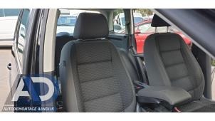 Used Seat, right Volkswagen Touran (1T1/T2) 2.0 TDI DPF Price € 85,00 Margin scheme offered by Autodemontage Aandijk