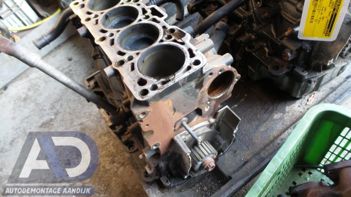 Motor Unterblock van een Volkswagen Tiguan (5N1/2) 2.0 TDI DRF 16V 4Motion 2010