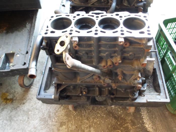 Bloque inferior motor de un Volkswagen Tiguan (5N1/2) 2.0 TDI DRF 16V 4Motion 2010