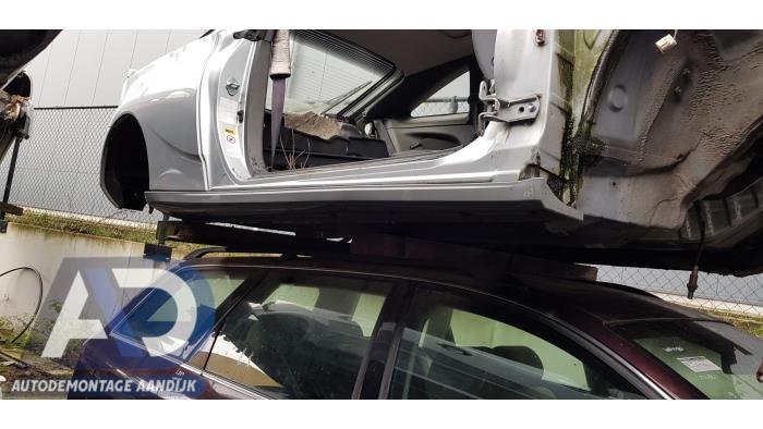 Car sill