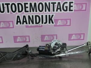 Used Wiper motor + mechanism Mercedes ML II (164/4JG) 3.0 ML-320 CDI 4-Matic V6 24V Price € 59,99 Margin scheme offered by Autodemontage Aandijk