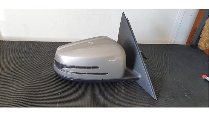 Wing mirror, right from a Mercedes-Benz C Estate (S204) 1.6 C-180K 16V BlueEfficiency 2010