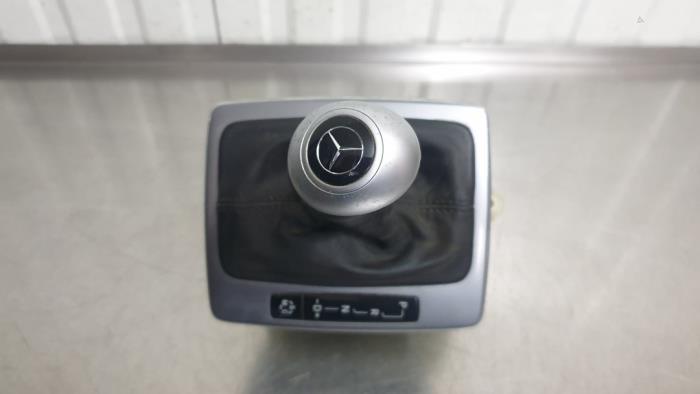 Palanca selectora automática de un Mercedes-Benz C Estate (S204) 1.6 C-180K 16V BlueEfficiency 2010