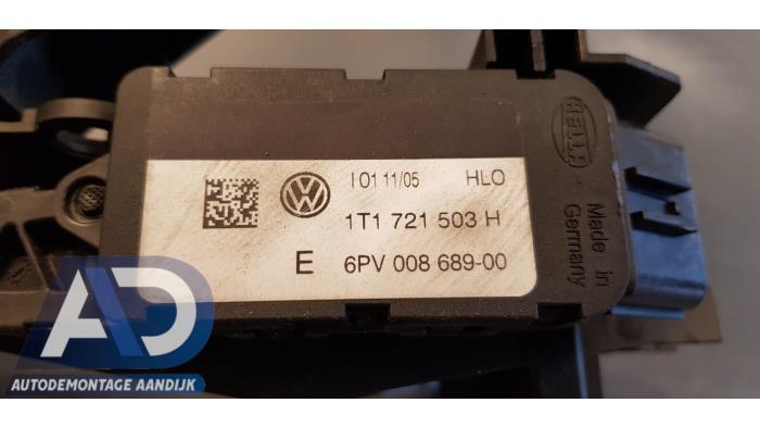 Gaspedalsensor från en Volkswagen Caddy Combi III (2KB,2KJ) 1.9 TDI 2005
