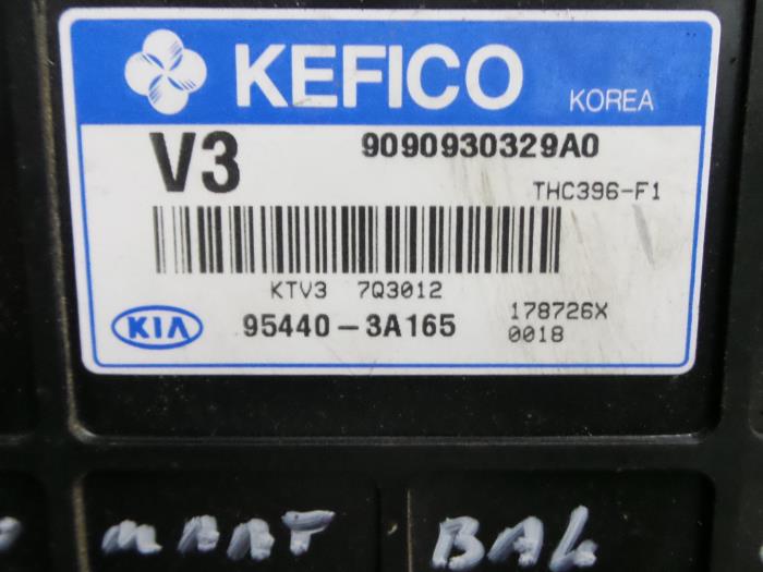 Ordinateur réservoir automatique d'un Kia Sportage (JE) 2.0 CRDi 16V VGT 4x2 2007