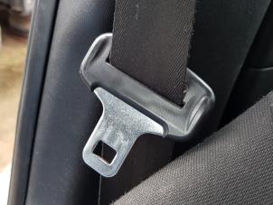Used Seatbelt tensioner, right Hyundai i30 (FD) 1.4 CVVT 16V Price € 59,99 Margin scheme offered by Autodemontage Aandijk