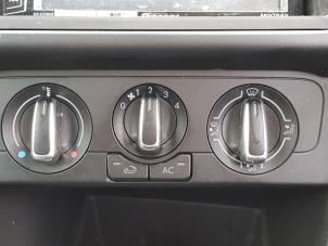 Usados Panel de control de aire acondicionado Volkswagen Polo V (6R) 1.2 TSI Precio € 34,99 Norma de margen ofrecido por Autodemontage Aandijk