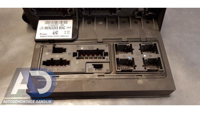 Fuse box Mercedes E 2.7 E-270 CDI 20V - 2115453901 TEMIC