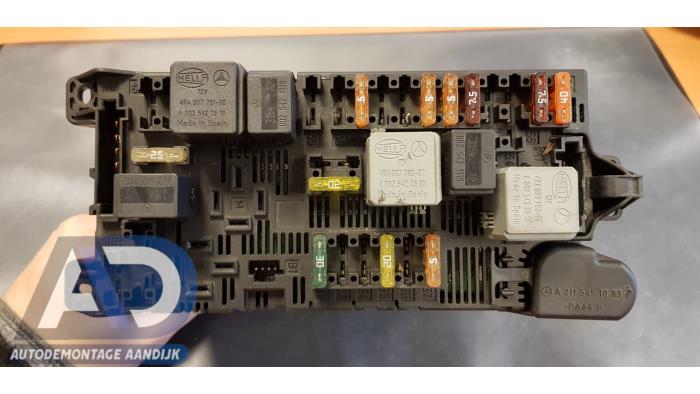 Fuse Box Mercedes E 2.7 E-270 Cdi 20v - 2115453901 Temic