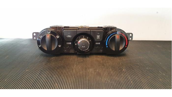 Air conditioning control panel from a Hyundai i20 1.2i 16V 2014