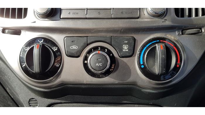 Air conditioning control panel from a Hyundai i20 1.2i 16V 2014